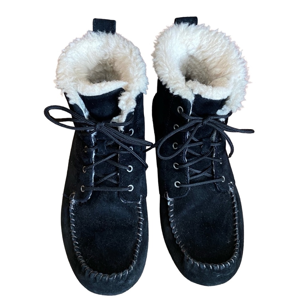 UGGS LACE-UP MOCCASIN BOOTIES SHEARLING LINED BLACK SUEDE SIZE 8 US